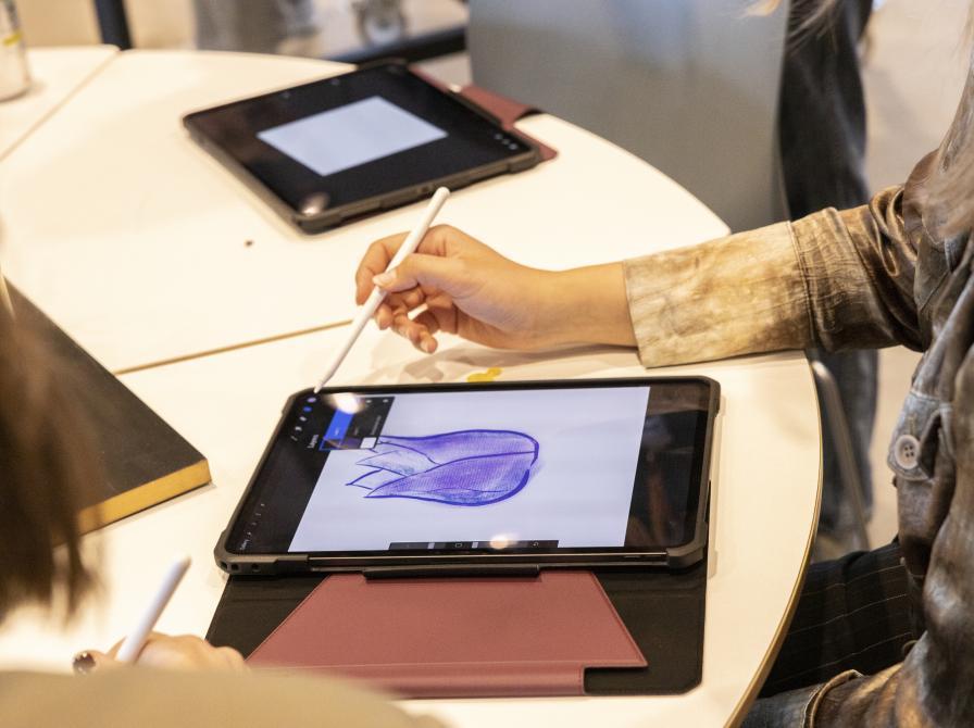 Tegn og lyt til månedens væsen