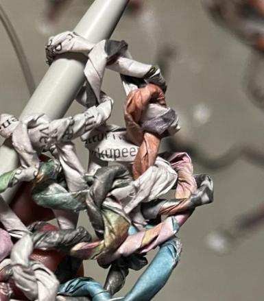 Avispapir som omdrejningspunkt