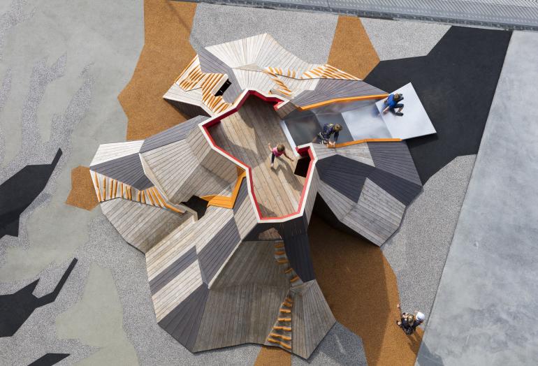 Vulkanen på legepladsen Kloden, Dokk1